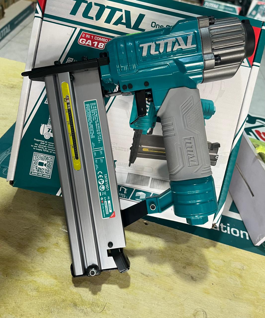 PISTOLA CLAVADORA DE AIRE 2 EN  1 TAT81501